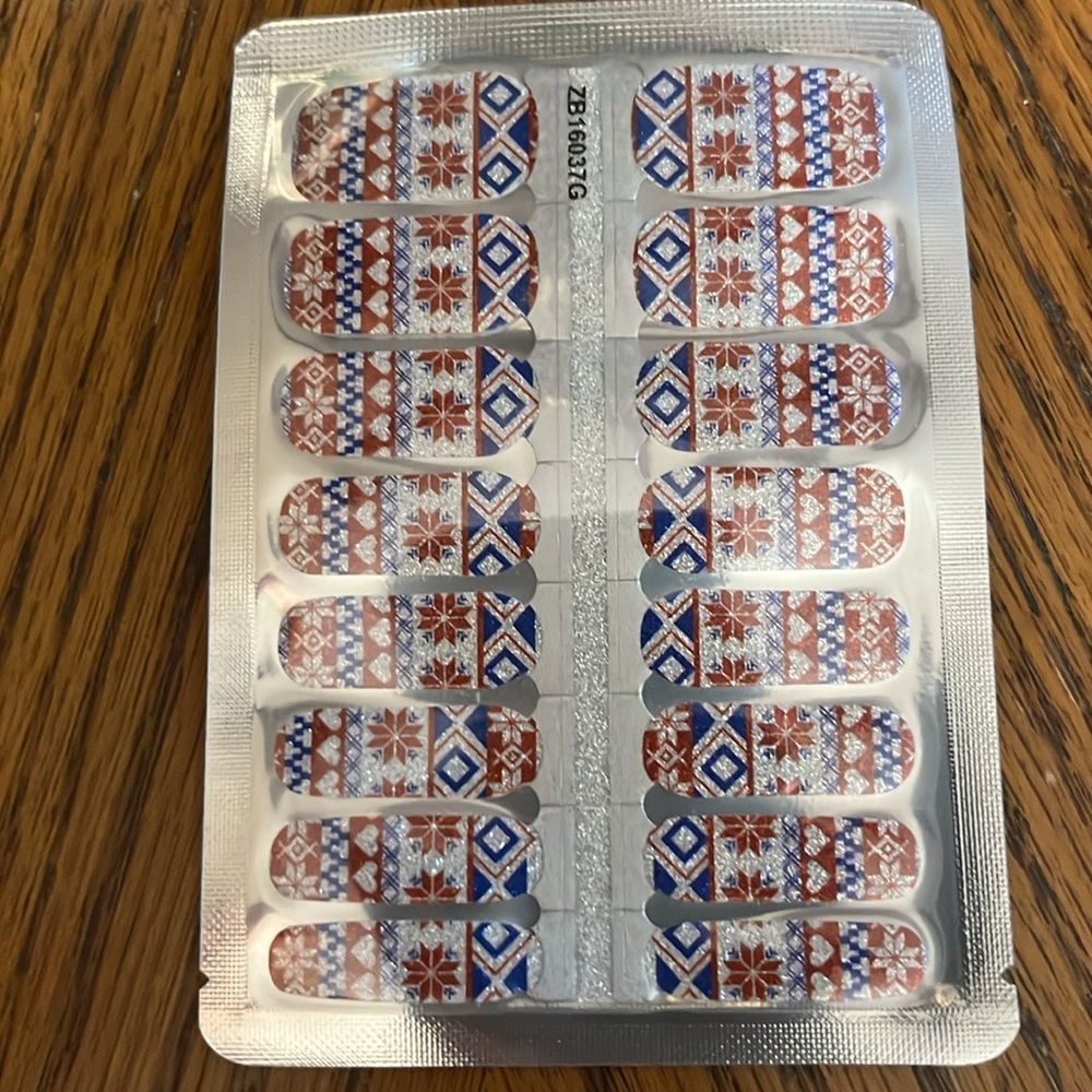 6 Assorted Nail Wraps Set - Picture 3 of 8